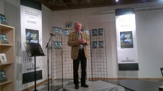 Asgeir holder foredra, SLA.jpg